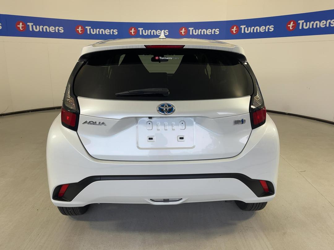 Photo '6' of Toyota Aqua