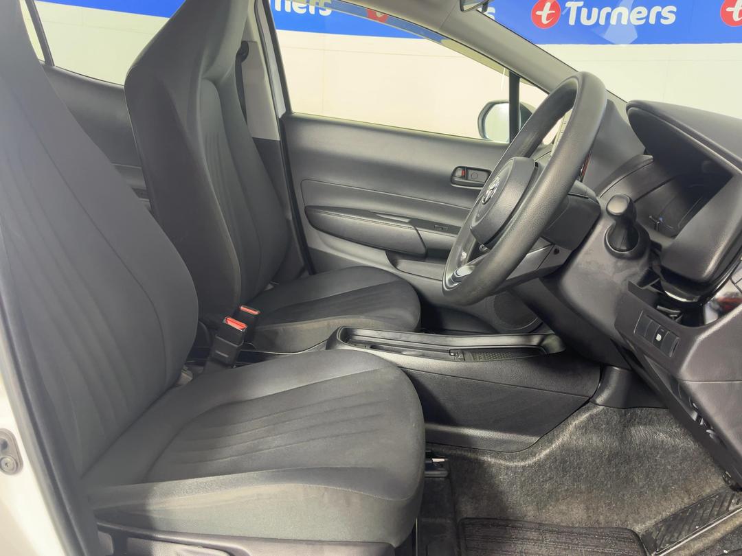 Photo '16' of Toyota Aqua