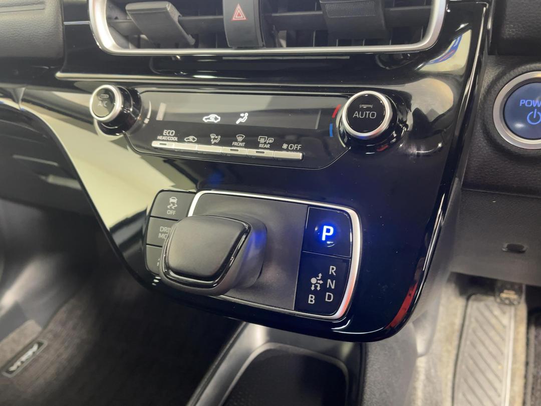 Photo '18' of Toyota Aqua