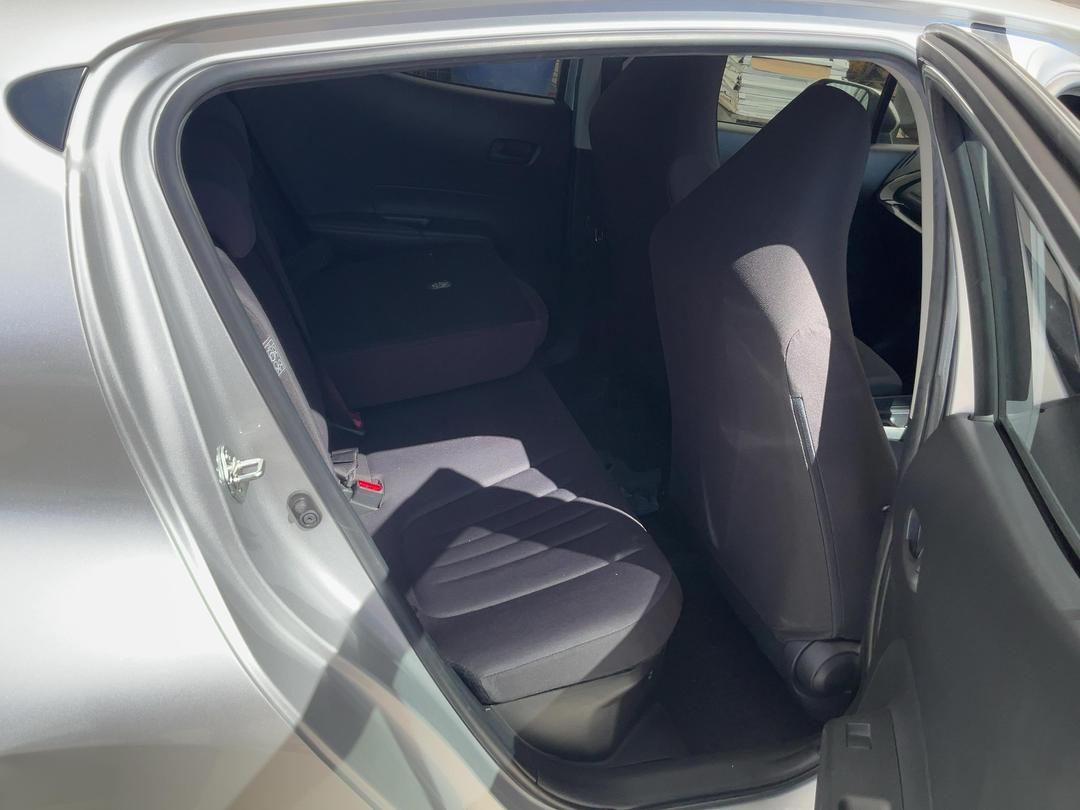 Photo '18' of Toyota Aqua Photo '18' of Toyota Aqua