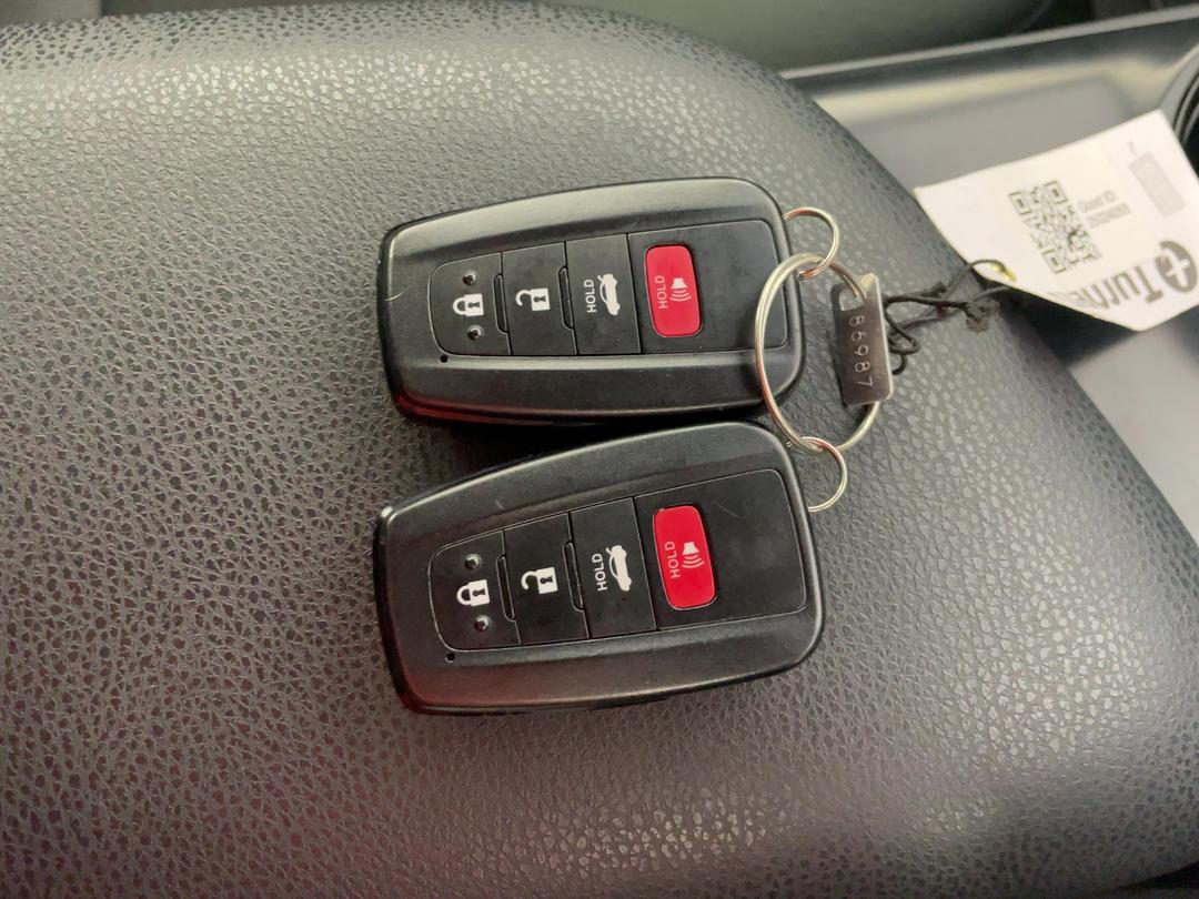 Photo '22' of Toyota Camry