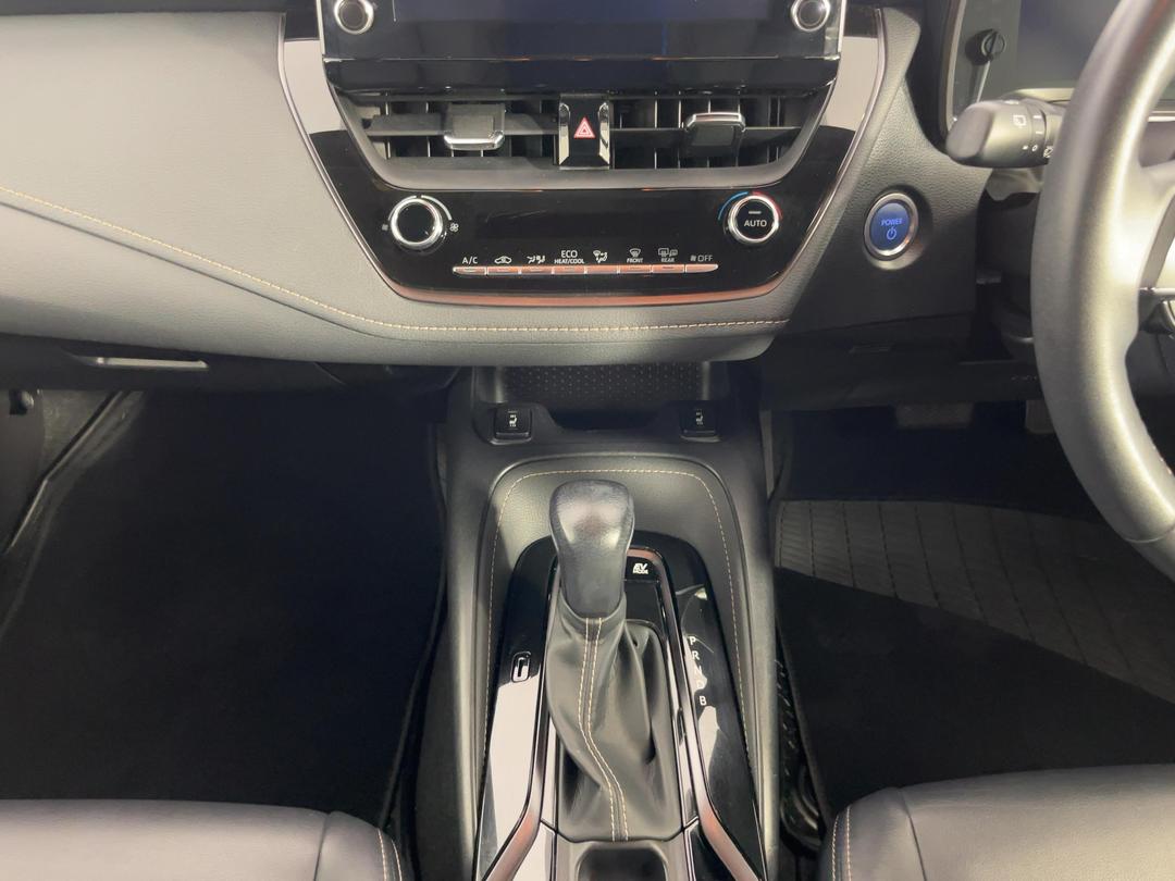 Photo '18' of Toyota Corolla