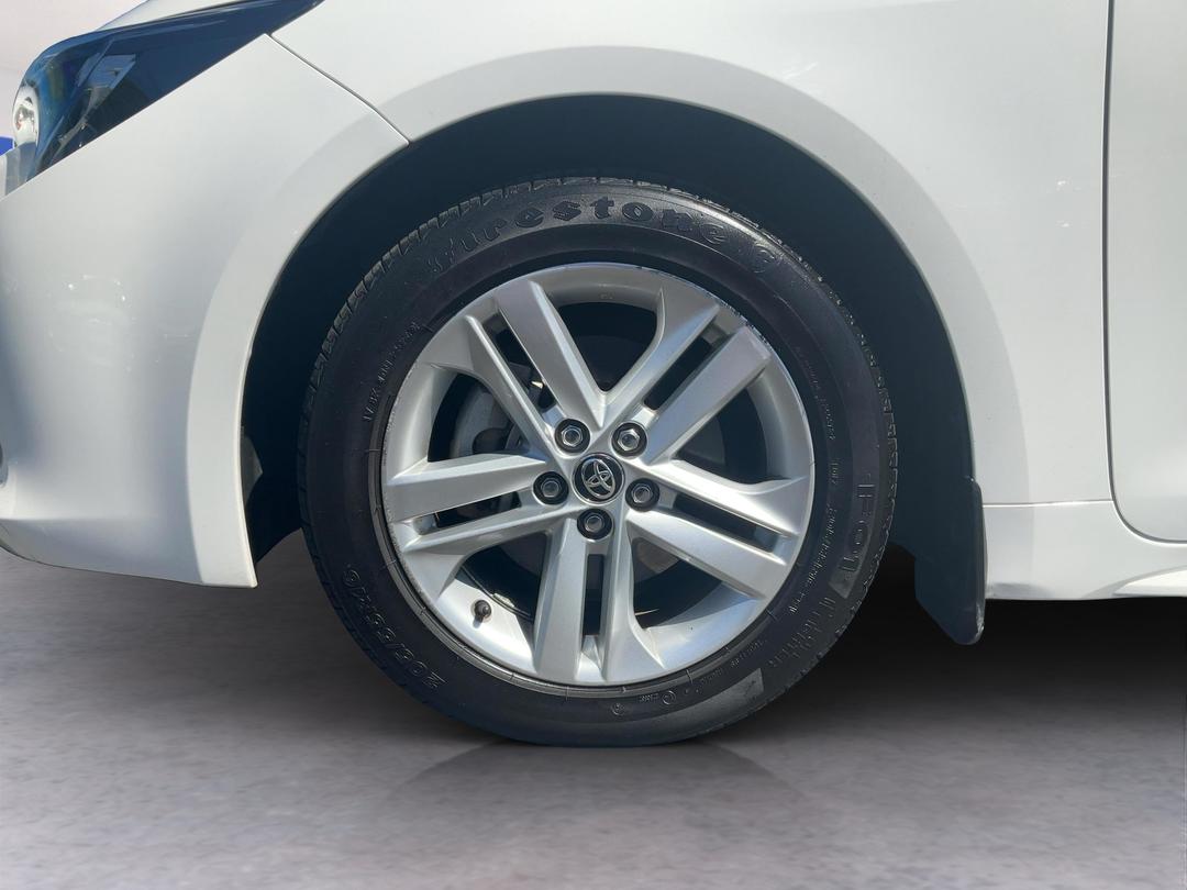 Photo '10' of Toyota Corolla