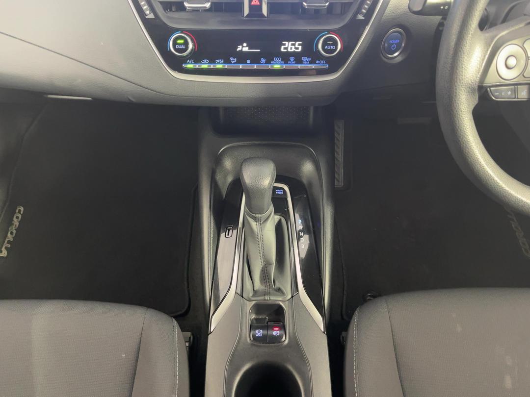 Photo '18' of Toyota Corolla