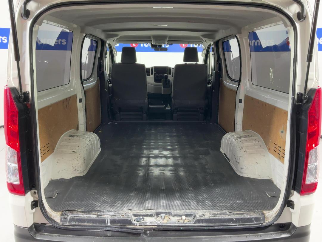 Photo '14' of Toyota Hiace