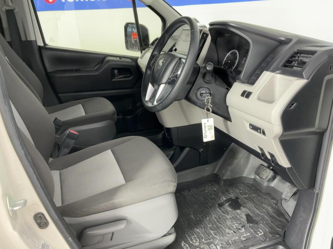 Photo '16' of Toyota Hiace