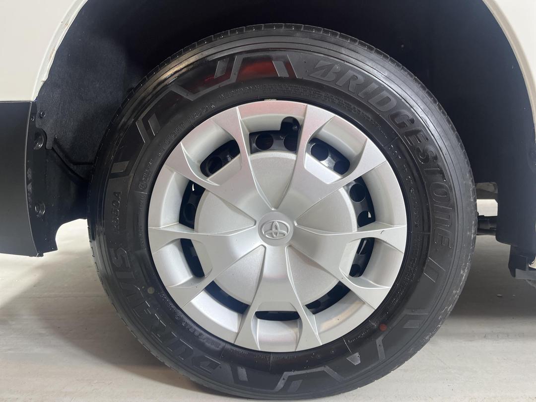 Photo '12' of Toyota Hiace