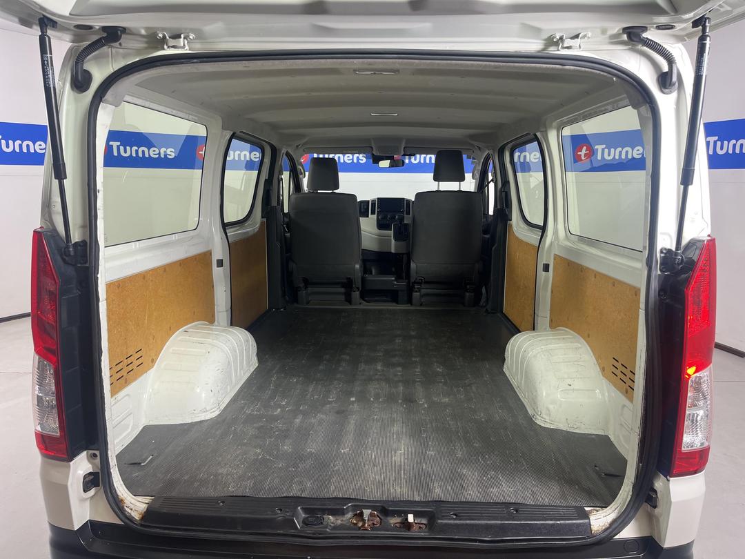 Photo '14' of Toyota Hiace