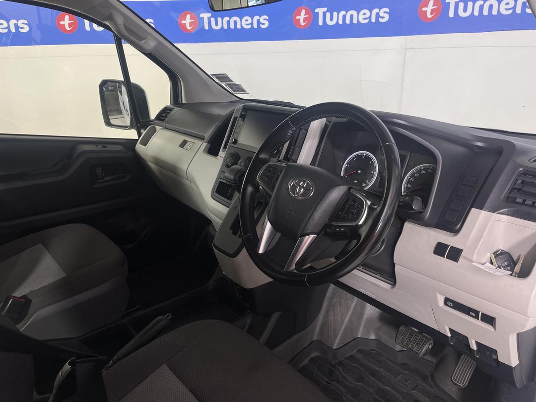 Photo '16' of Toyota Hiace