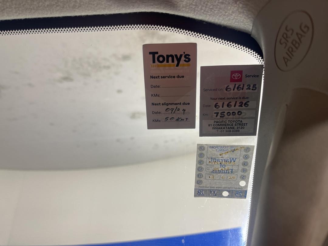 Photo '24' of Toyota Hiace