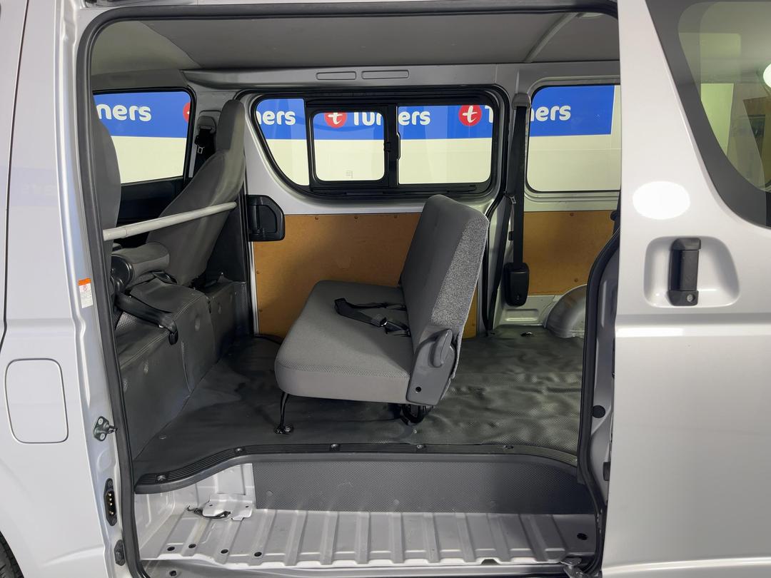 Photo '22' of Toyota Hiace