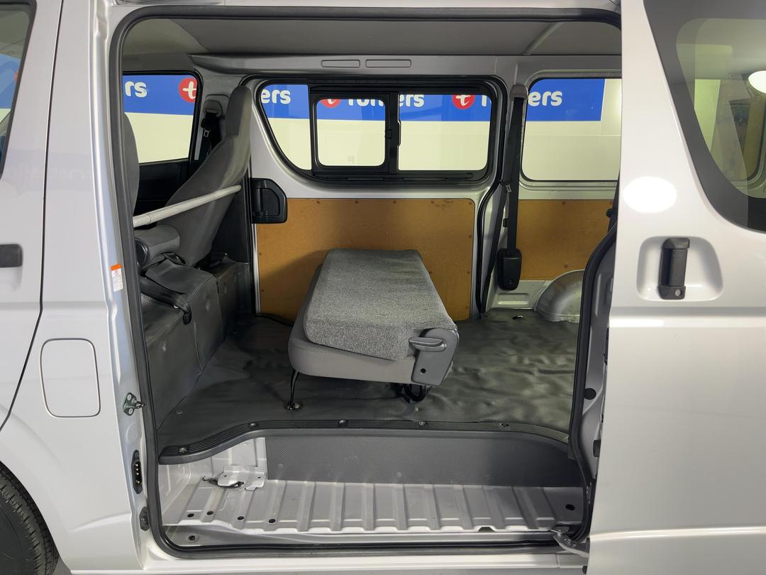 Photo '23' of Toyota Hiace