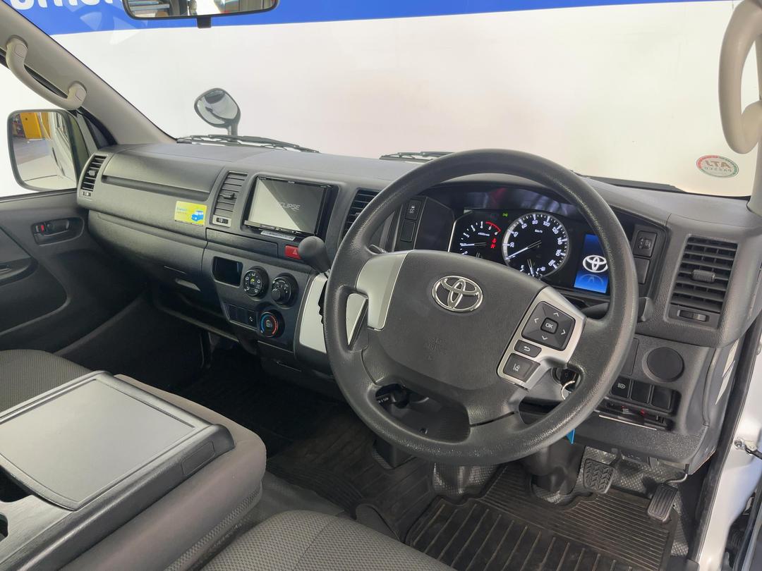 Photo '16' of Toyota Hiace