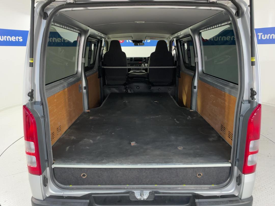 Photo '14' of Toyota Hiace
