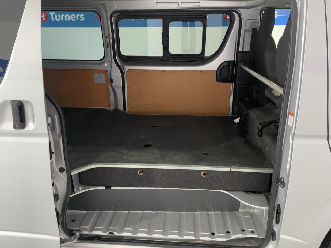 Photo '19' of Toyota Hiace
