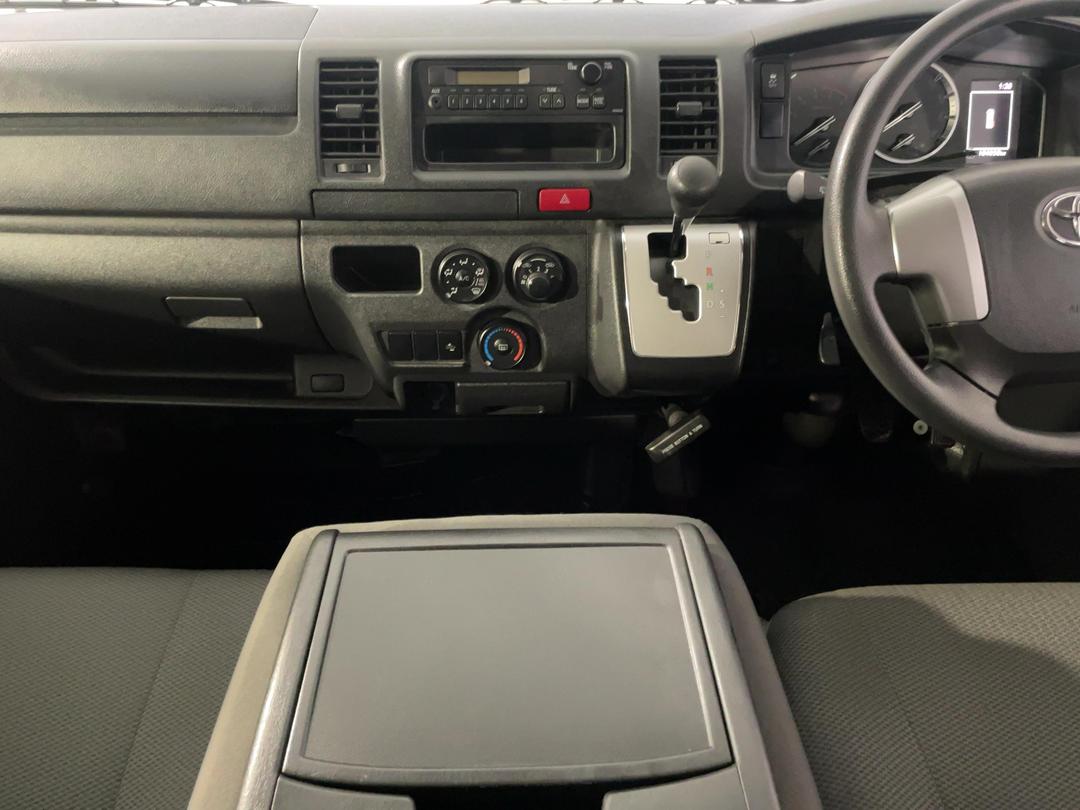 Photo '18' of Toyota Hiace