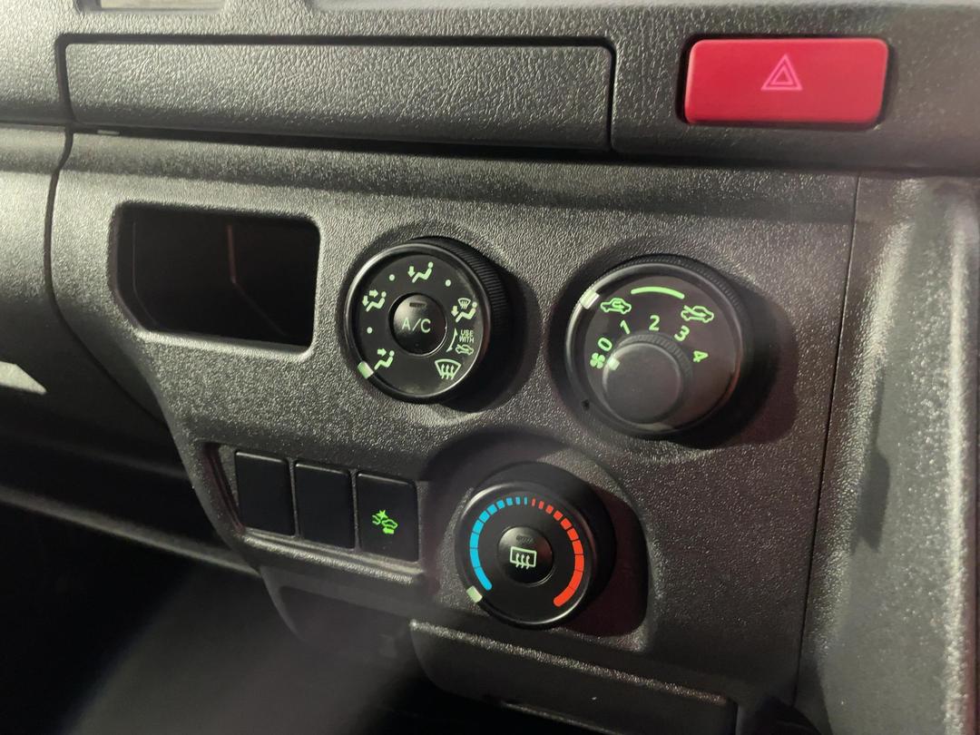 Photo '27' of Toyota Hiace