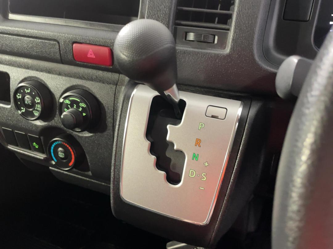 Photo '28' of Toyota Hiace