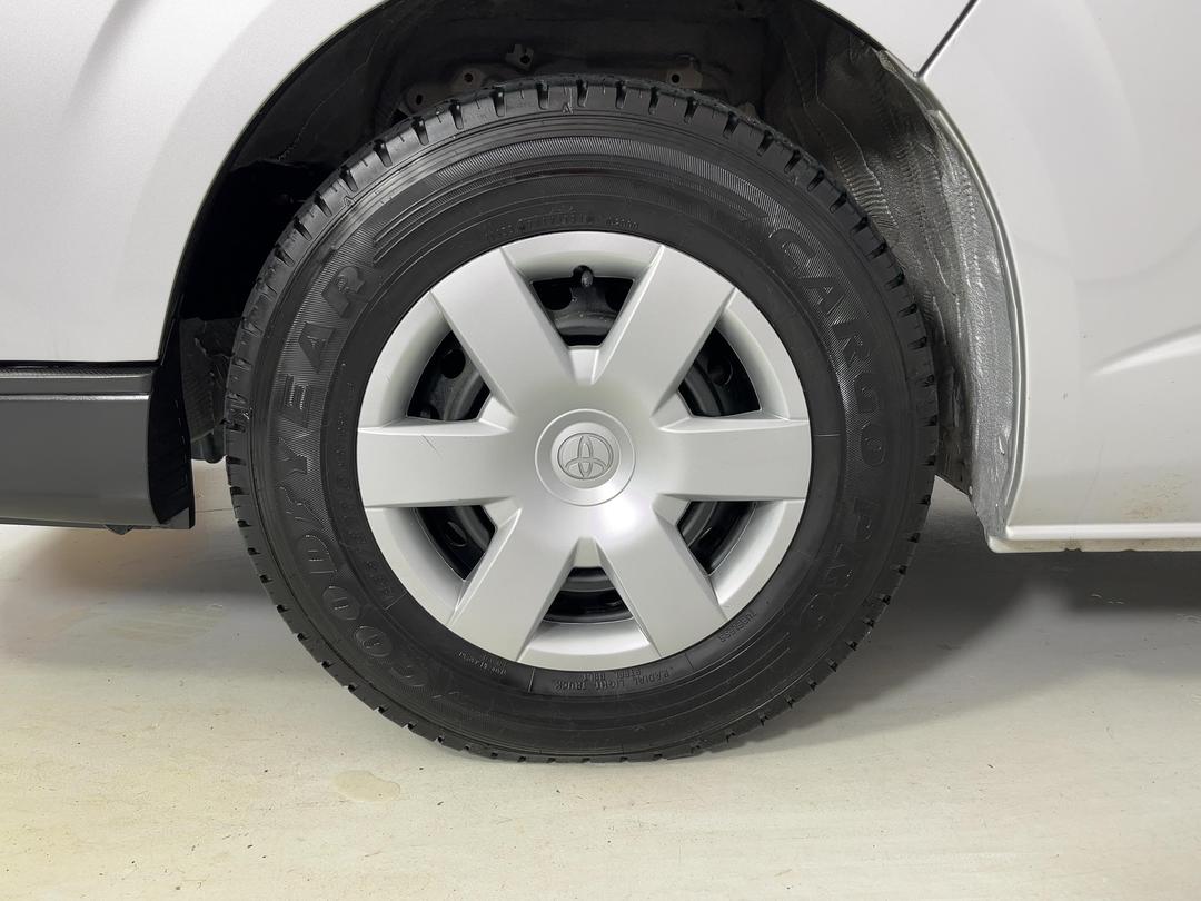Photo '10' of Toyota Hiace