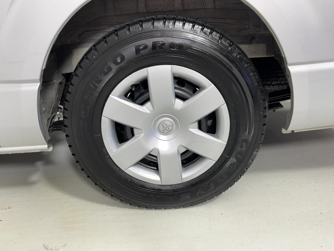 Photo '11' of Toyota Hiace