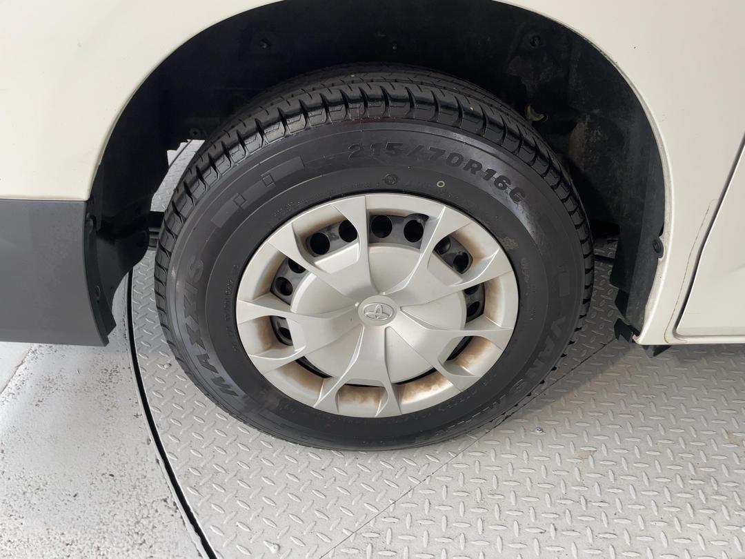 Photo '12' of Toyota Hiace