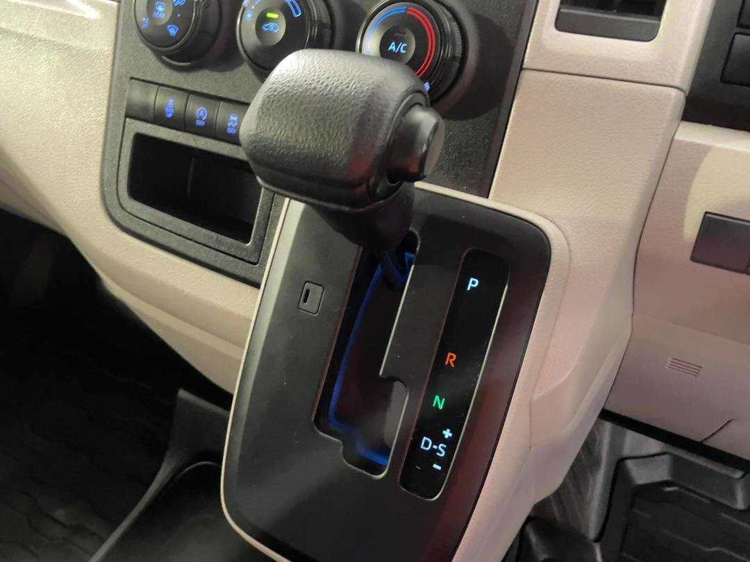 Photo '30' of Toyota Hiace