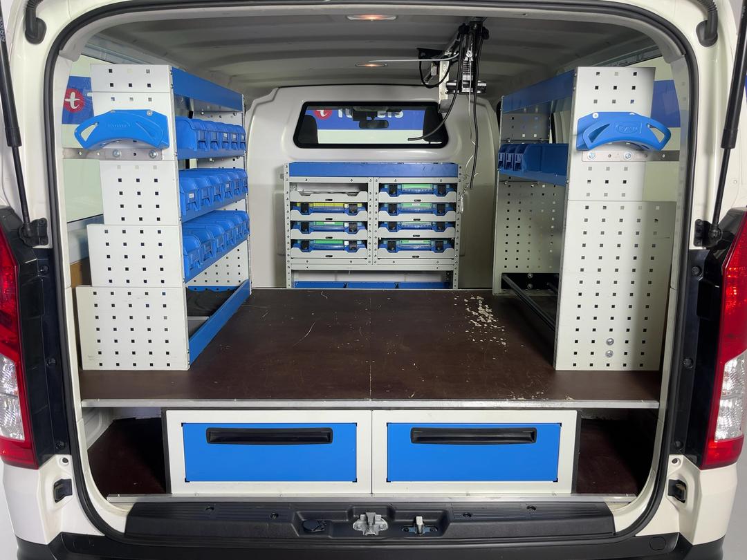 Photo '14' of Toyota Hiace