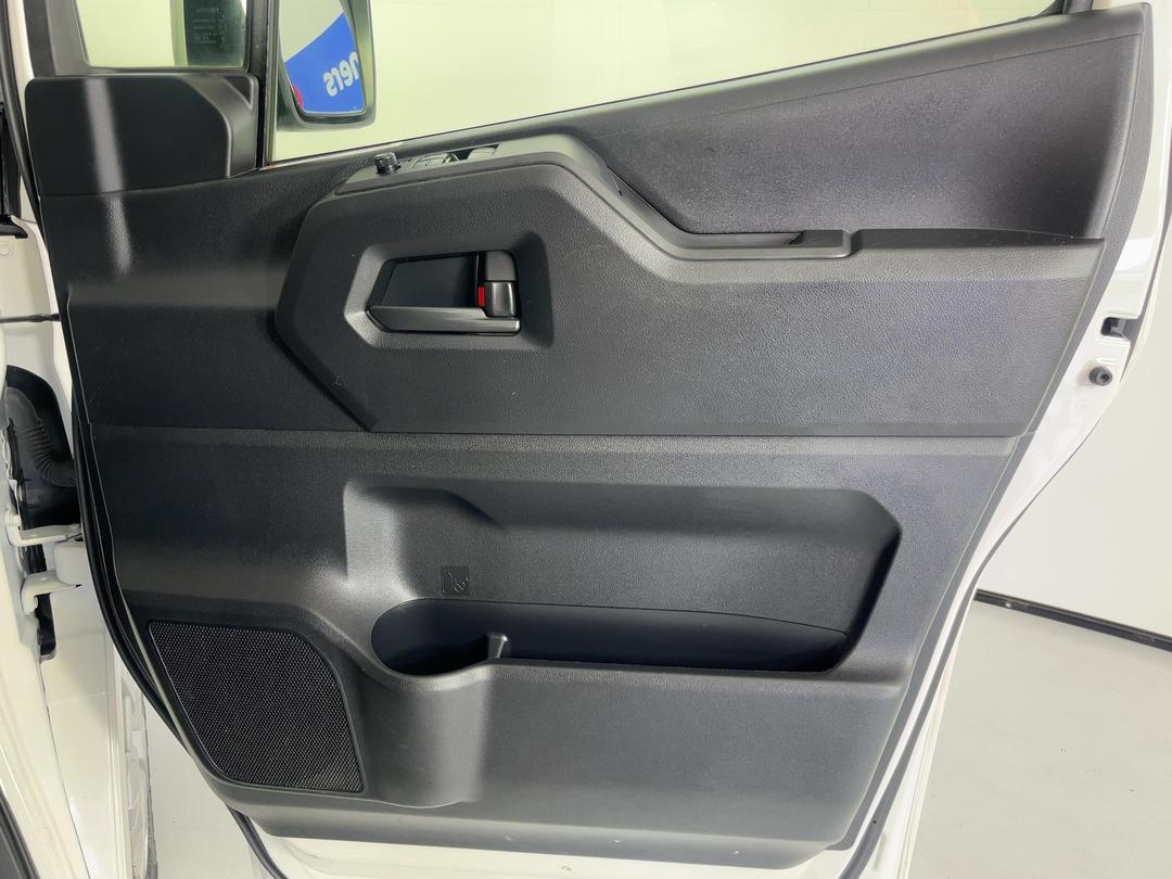 Photo '15' of Toyota Hiace