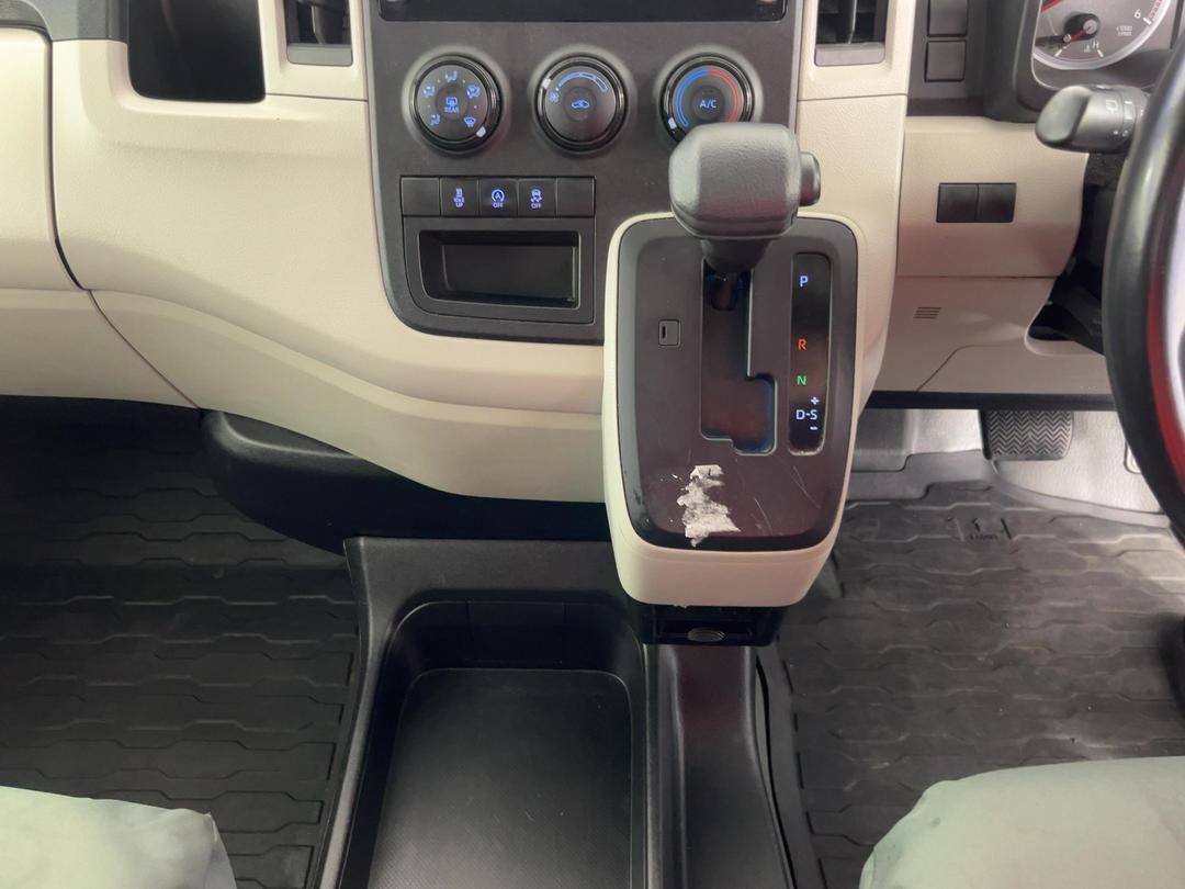 Photo '18' of Toyota Hiace