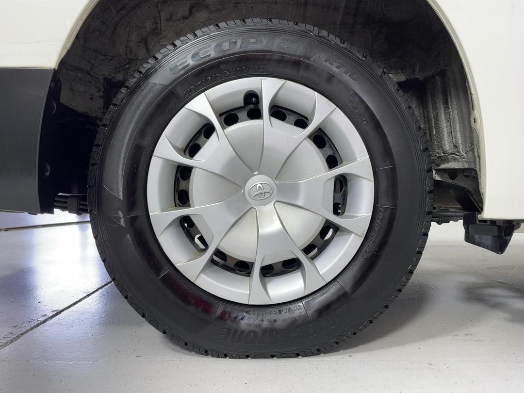 Photo '12' of Toyota Hiace