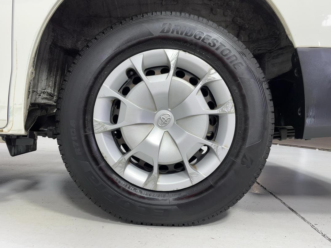 Photo '11' of Toyota Hiace