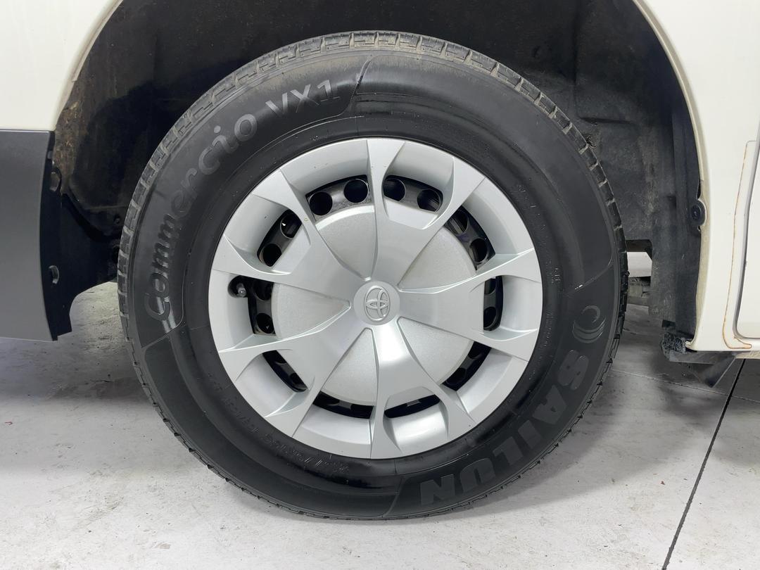 Photo '12' of Toyota Hiace