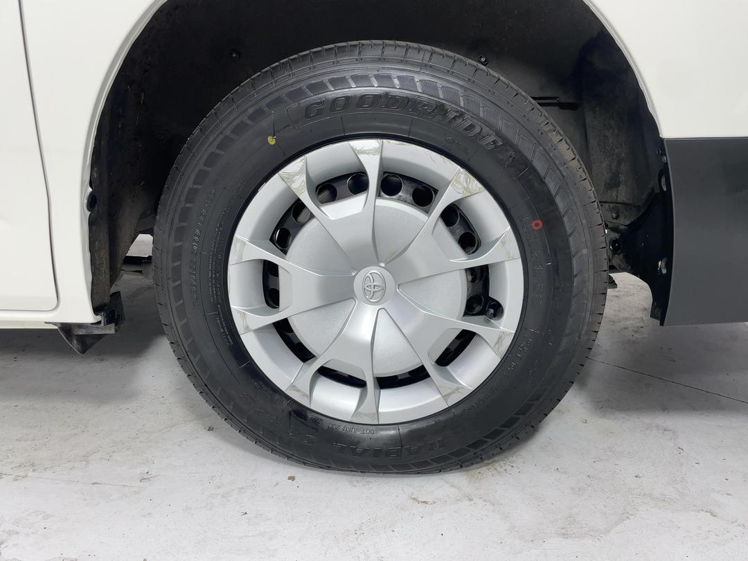 Photo '11' of Toyota Hiace
