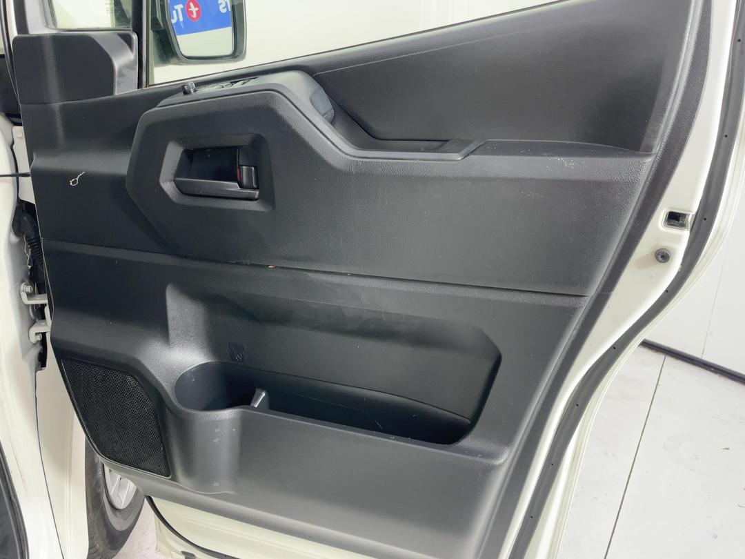 Photo '15' of Toyota Hiace