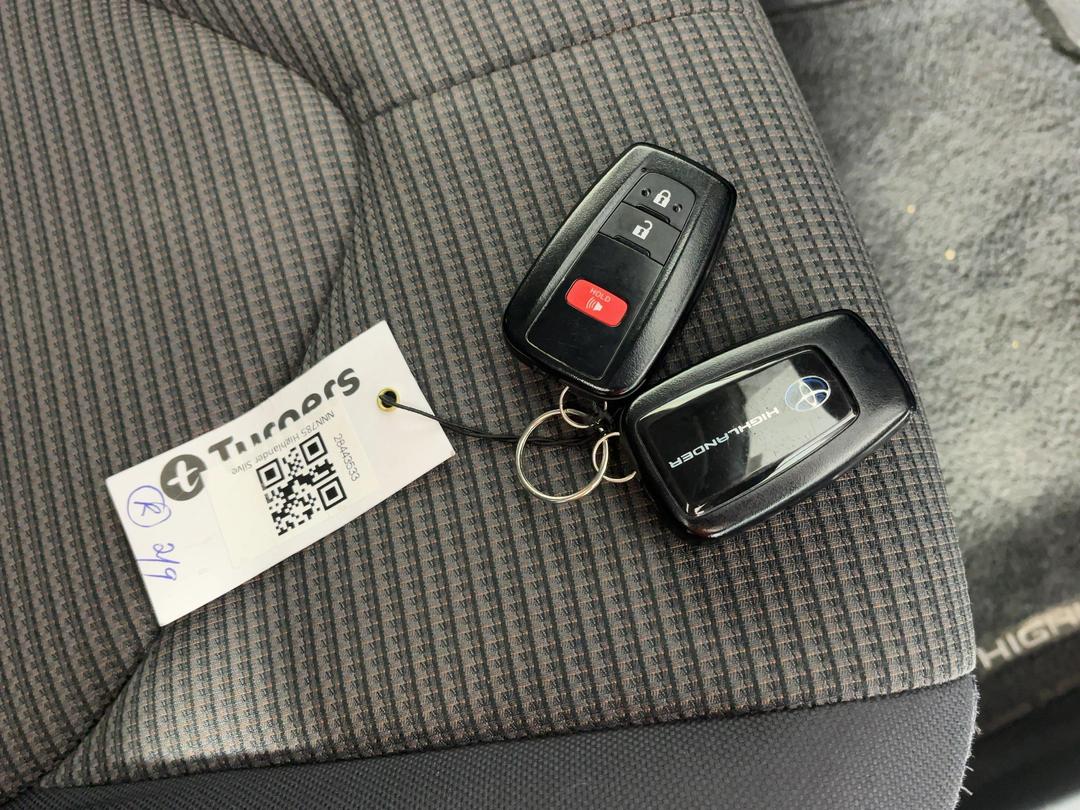 Photo '22' of Toyota Highlander