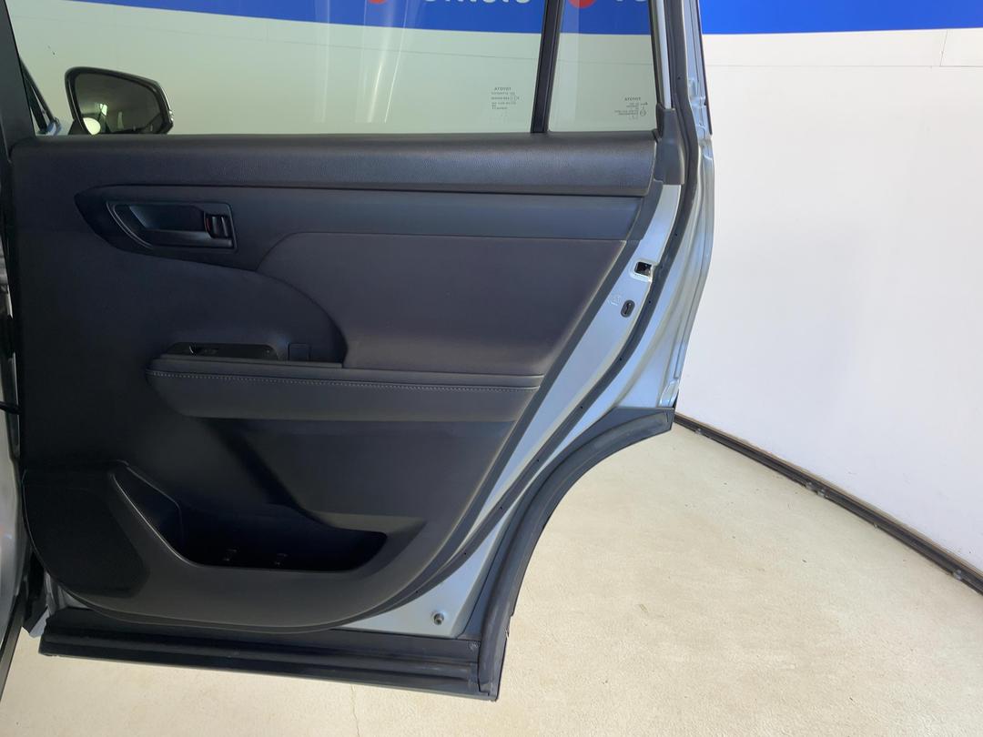 Photo '19' of Toyota Highlander