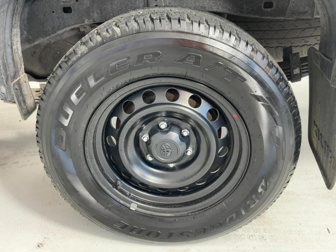 Photo '11' of Toyota Hilux