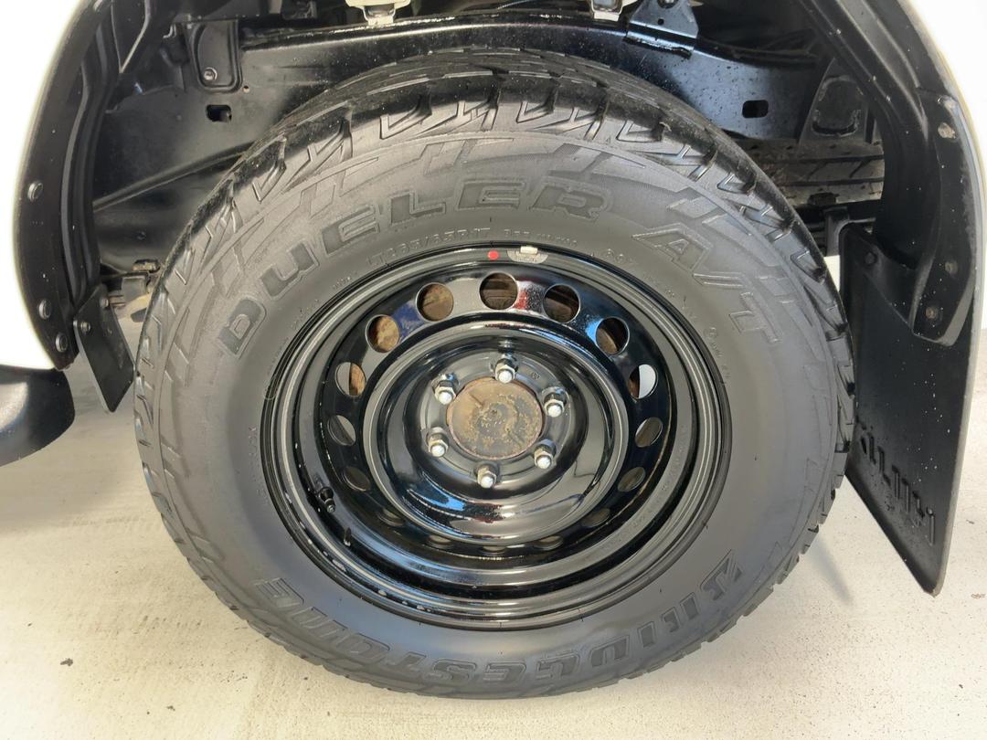 Photo '11' of Toyota Hilux