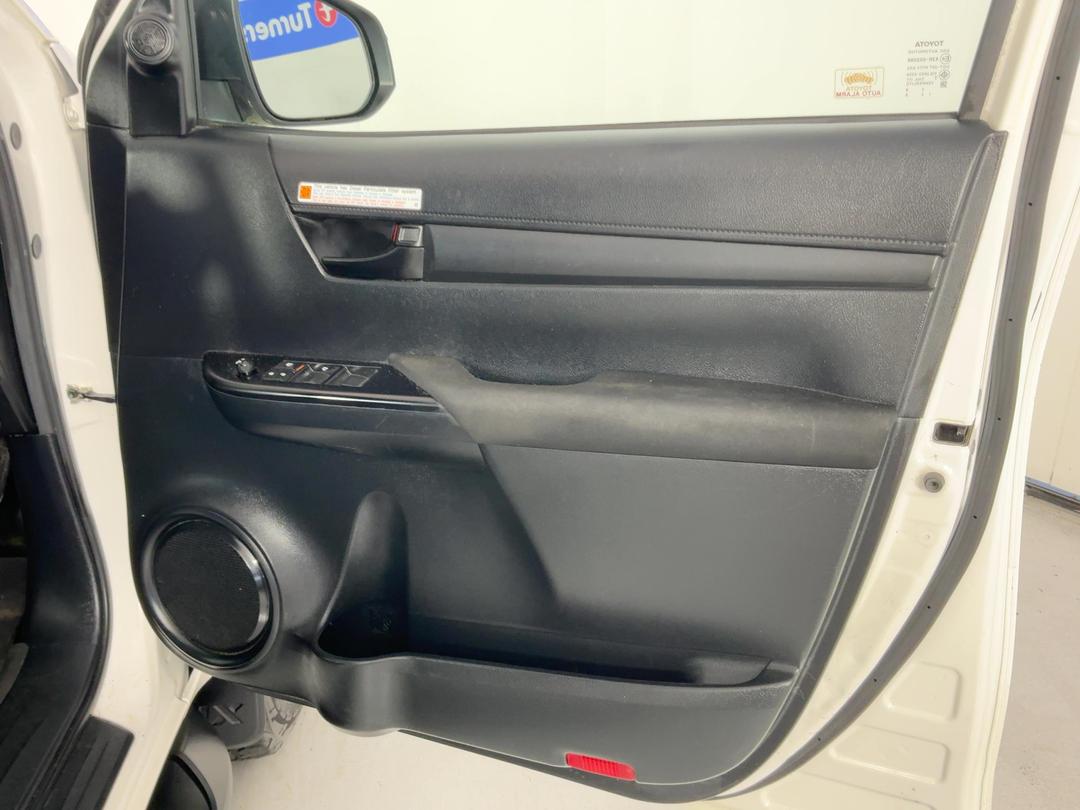 Photo '15' of Toyota Hilux