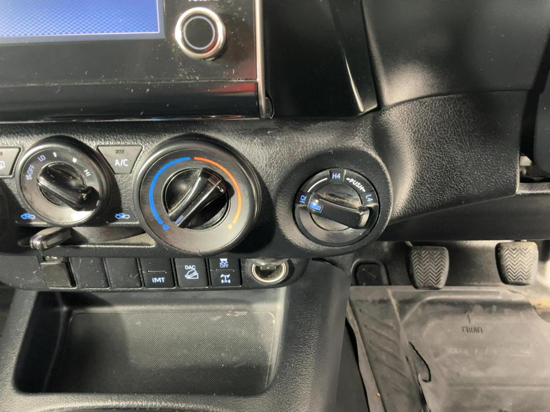 Photo '23' of Toyota Hilux