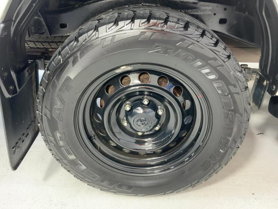 Photo '12' of Toyota Hilux