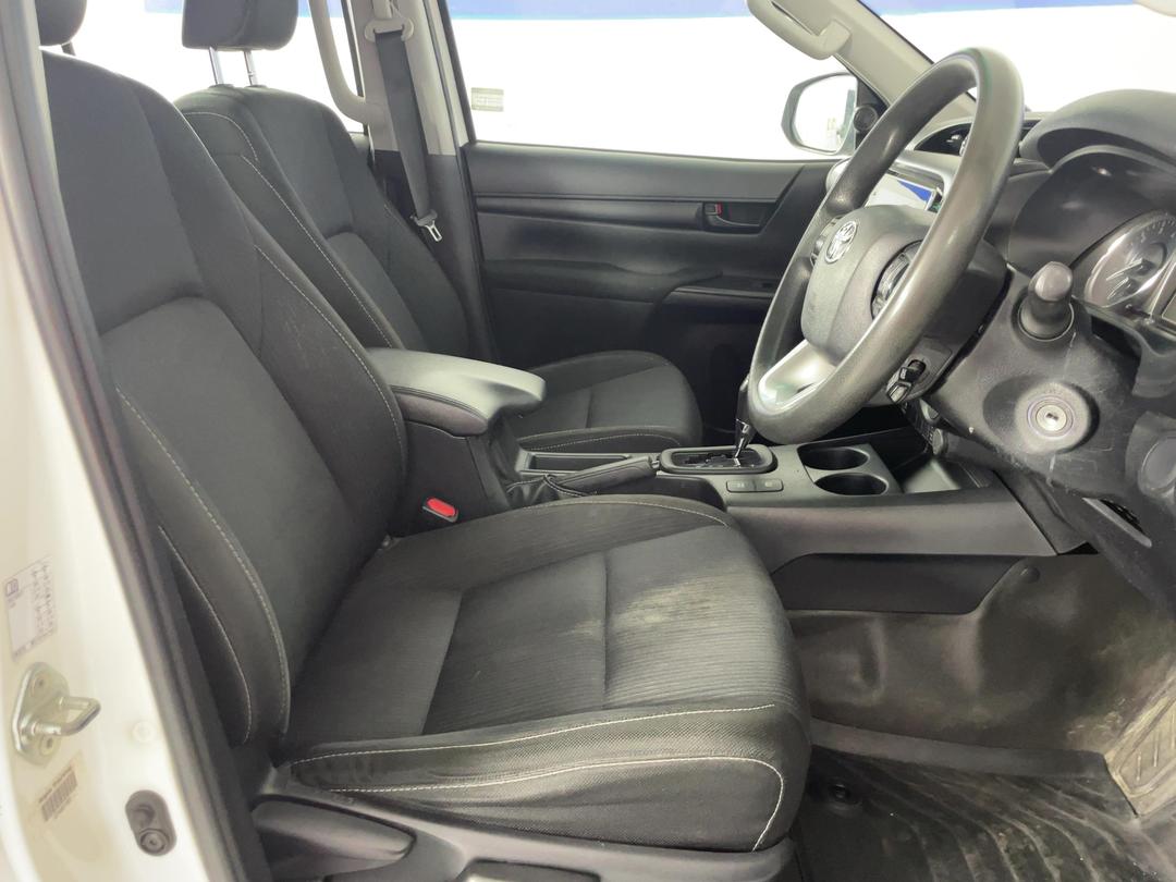 Photo '16' of Toyota Hilux