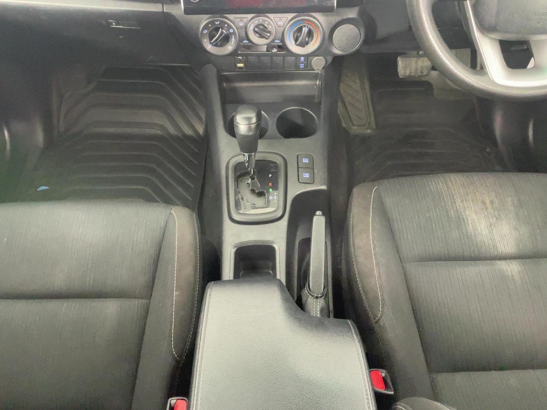 Photo '18' of Toyota Hilux