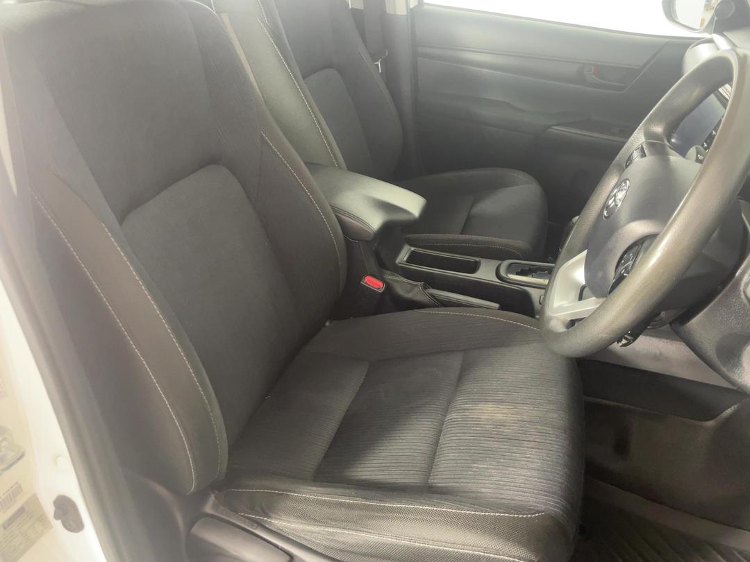 Photo '16' of Toyota Hilux