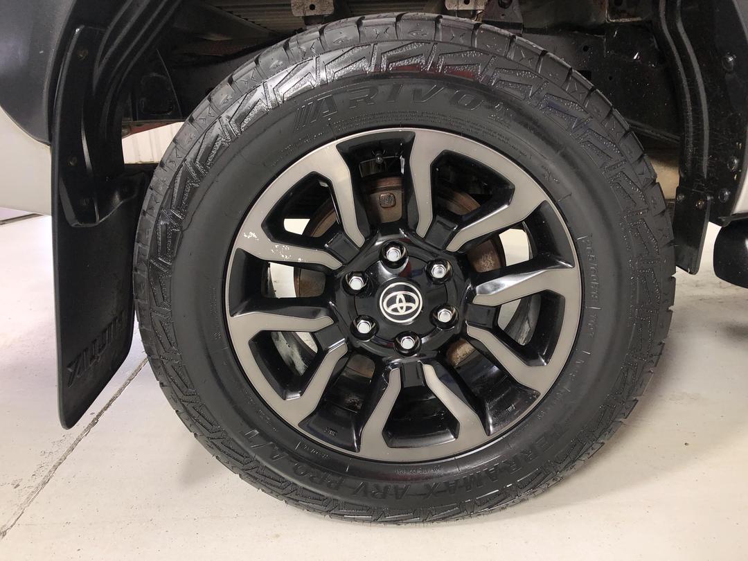 Photo '12' of Toyota Hilux