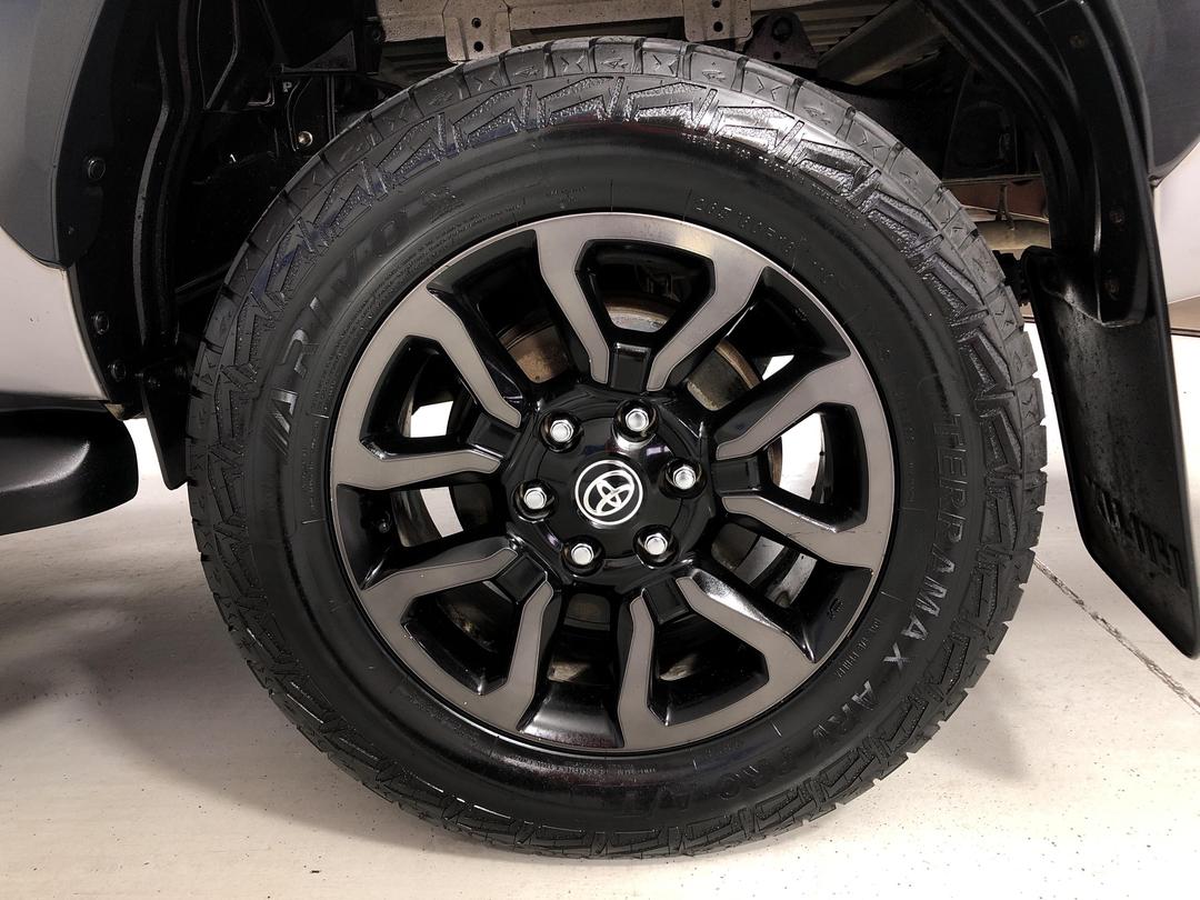 Photo '11' of Toyota Hilux