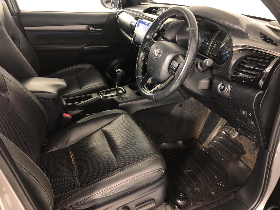 Photo '16' of Toyota Hilux