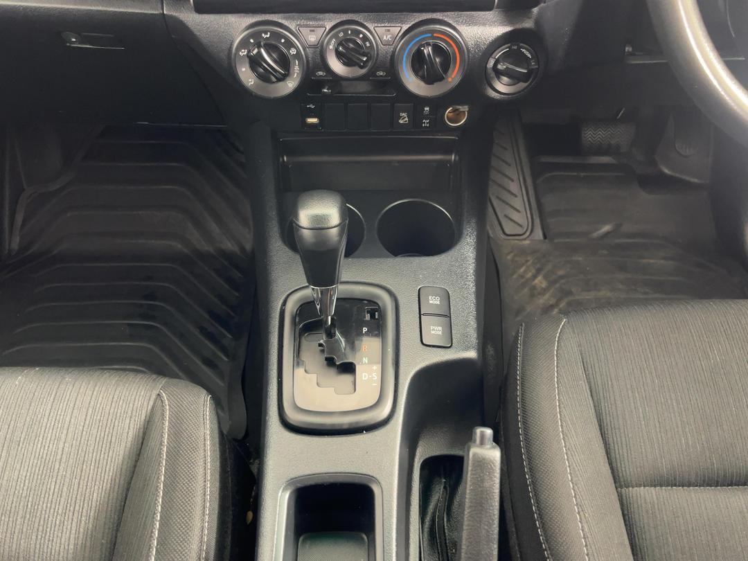 Photo '18' of Toyota Hilux