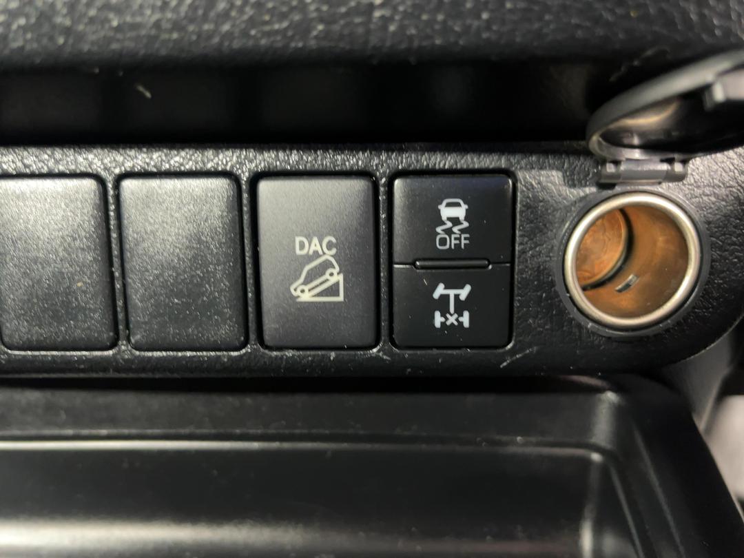 Photo '28' of Toyota Hilux