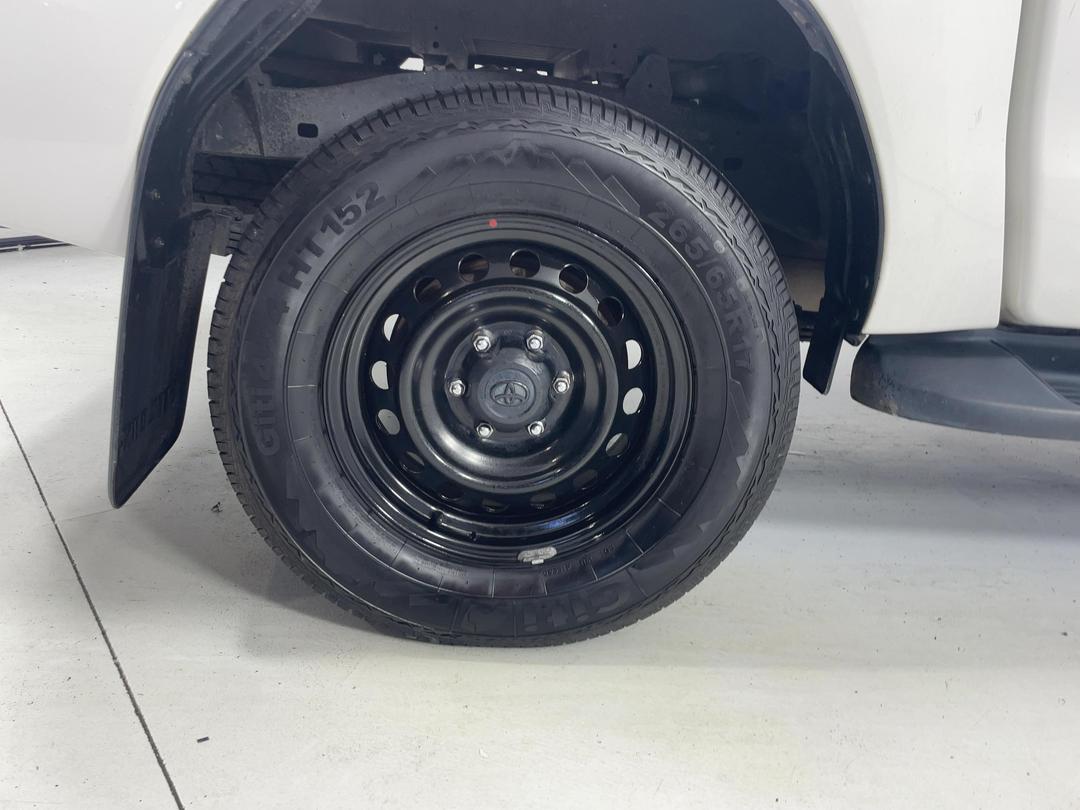 Photo '12' of Toyota Hilux